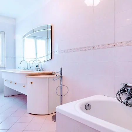 Villa Vallocchia - Sleeps 18 Exclusive Poolgrounds 6 Villa *